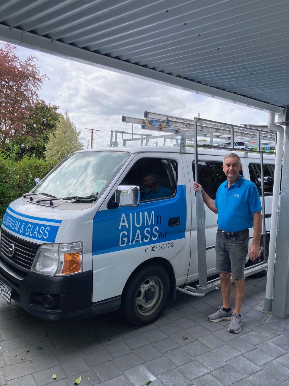 Alumn Glass Graeme with his van